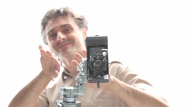 adam eski film kamera ile