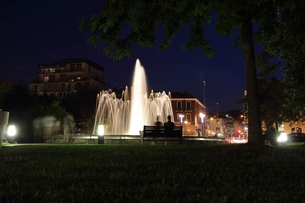 Fuente en la noche — Foto de Stock