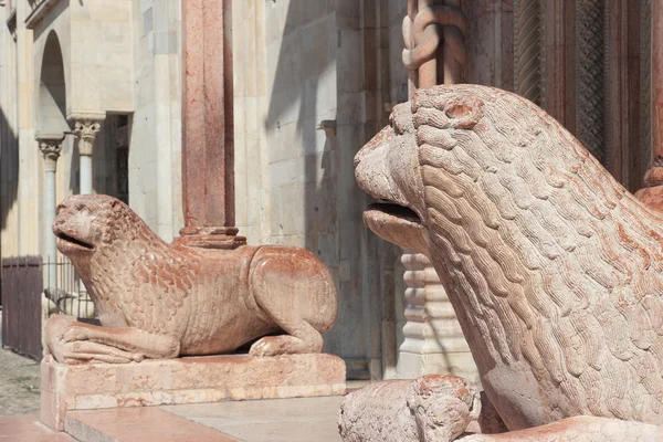 Löwenstatue — Stockfoto