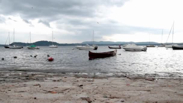 Barcos en puerto — Vídeos de Stock