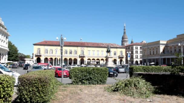 Square in Novara, Piedmont, Italy — Stock Video