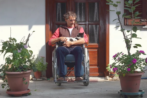 Hombre en silla de ruedas — Foto de Stock