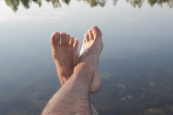 Gekruiste voeten ontspannen — Stockfoto