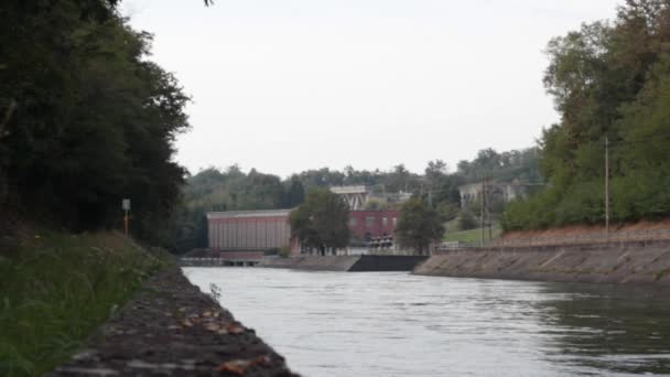 Wasserkraftwerk in vizzola ticino — Stockvideo