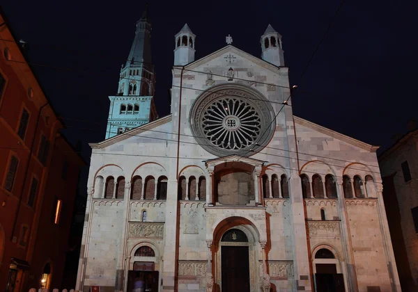 Duomo Modena ночью, Италия — стоковое фото