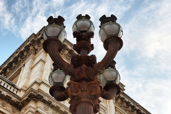 Straat lamp in rome — Stockfoto