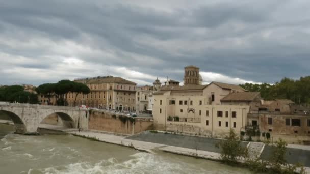 Isola tiberina in rom — Stockvideo