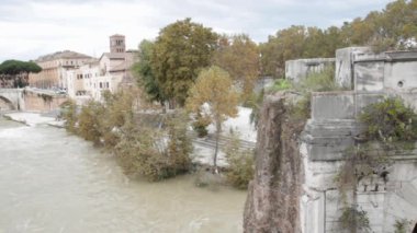 Roma, İtalya eski kırık köprünün Ponte rotto Harabeleri