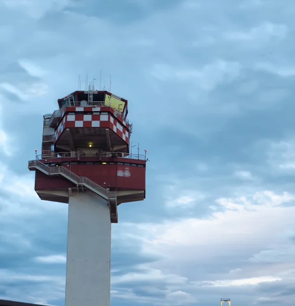 Aeroporto torre de controle de tráfego aéreo — Fotografia de Stock