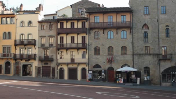 Piazza Grande middeleeuws stadsplein in Arezzo, Toscane, Italië — Stockvideo