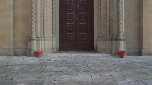 Sansepolcro (Arezzo, Toscana, Itália) - Frente da antiga Catedral — Vídeo de Stock