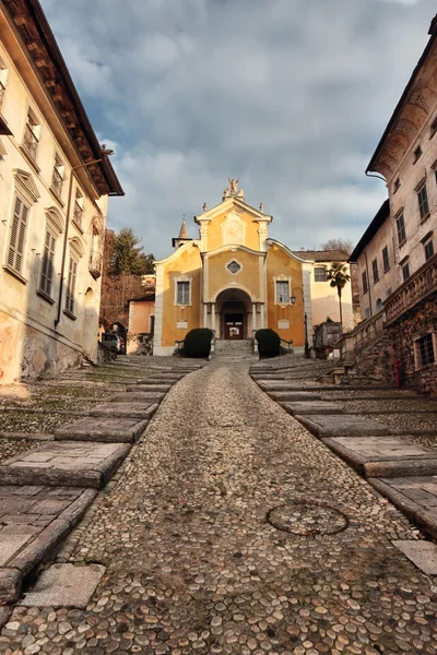 Santa maria assunta in orta, Italië — Stockfoto