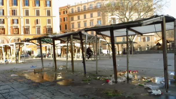 Piazza San Cosimato market stall — стоковое видео
