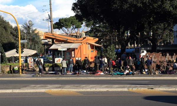 Flea market vendors in Rome — Stock Photo, Image