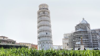 Eğik Pisa Kulesi
