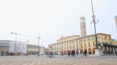 insanlar saffi Meydanı'nda