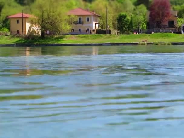 Řeka Ticino v timelapse tilt-shift — Stock video