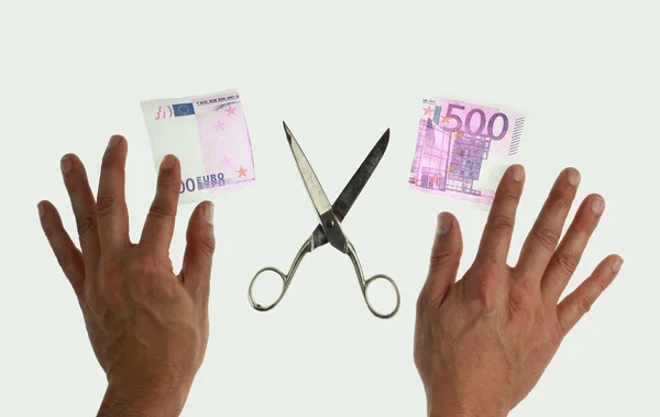 Cutting 500 euro note — Stock Photo, Image