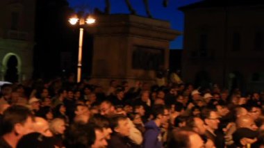 beş yıldız hareketi siyasi miting