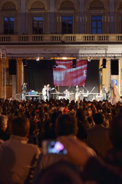 beş yıldız hareketi siyasi miting