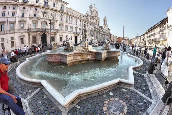 De moor-fontein, gelegen in het zuidelijke gebied van piazza navona — Stockfoto