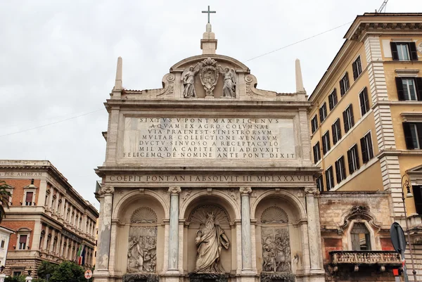 罗马的Fontana dell'Acqua Felice — 图库照片