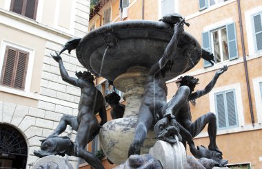 Roma'daki Fontana delle tartarughe 