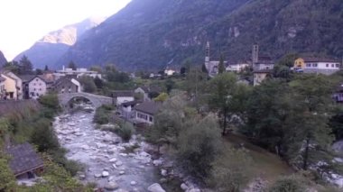İsviçre, Canton Ticino 'daki Giornico eski kasabası
