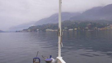 İtalya, Como Gölü 'nde feribot navigasyonu.