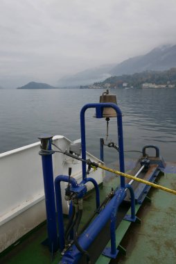 Como Gölü 'ndeki feribot çan detayı.