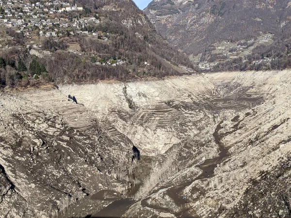 スイスのVerzasca 2022年1月8日 Verzascaダムはほぼ空のまま — ストック写真