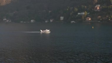 Deniz uçağı kalkıyor, Como Gölü, İtalya