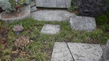 MONTAGNOLA, SWitzERLAND - 6 Şubat 2022: Hermann Hesse Grave, 1946 yılında Nobel Edebiyat Ödülü 'nü kazanan dünyaca ünlü Alman yazar ve şair