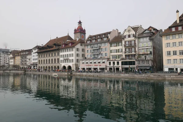 Lucerne Schweiz März 2022 Die Reuss Durchfließt Die Innenstadt Von — Stockfoto