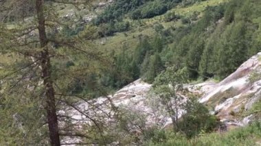 İtalya Formazza Vadisi 'nde Toce Şelalesi
