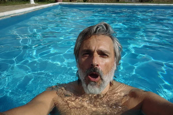 Mann Mittleren Alters Schwimmbad — Stockfoto