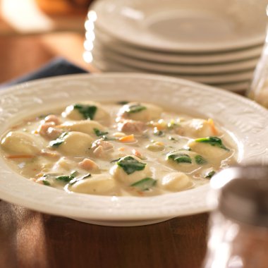 tavuk ve gnocchi çorba yemek