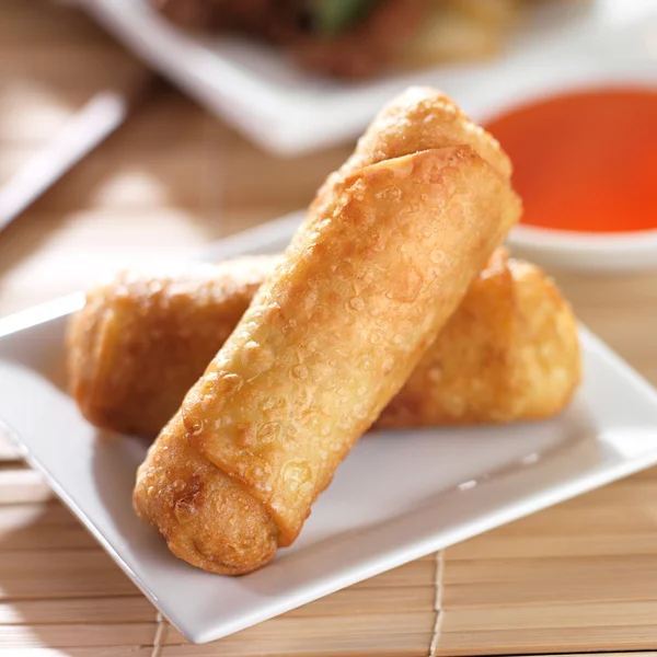 Chinese egg rolls with sauce on plate — Stock Photo, Image