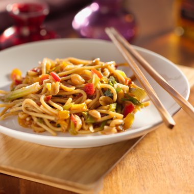 Baharatlı Tay erişte