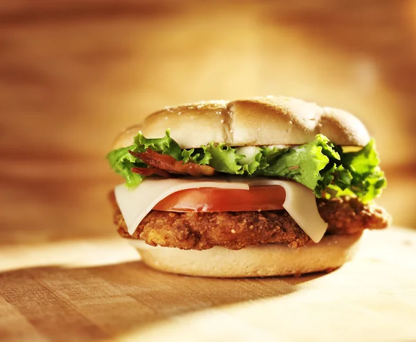 Crispy chicken sandwich — Stock Photo, Image