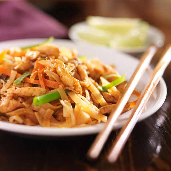 Pad thai with chicken dish — Stock Photo, Image