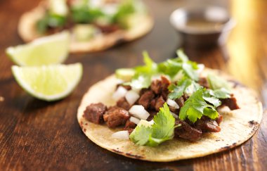 otantik Meksika tacos sığır eti ile