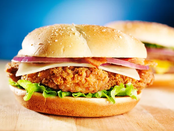 Crispy chicken sandwich with bacon — Stock Photo, Image