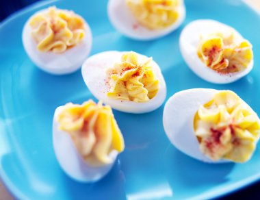 Baharatlı ve acılı yumurta