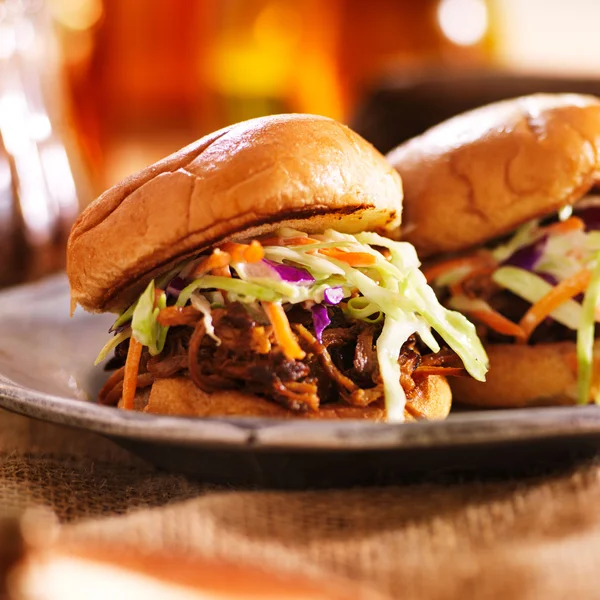 Dos sándwiches de carne de cerdo tirada barbacoa —  Fotos de Stock