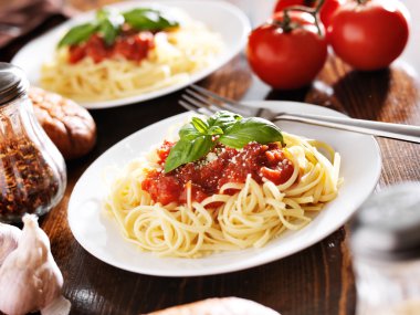 İtalyan yemeği - spagetti domates sosu