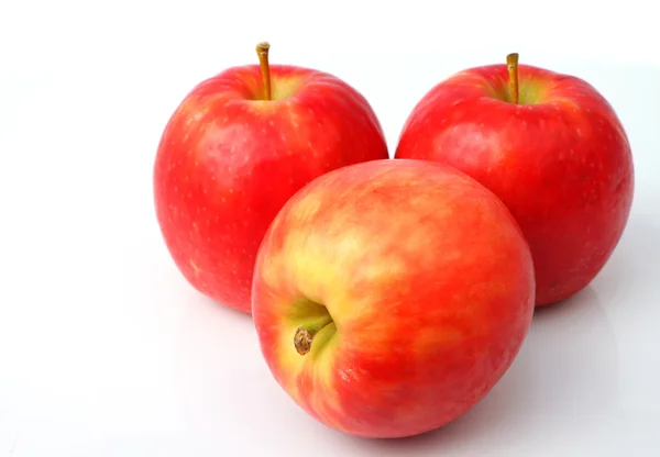 แอปเปิ้ลสีแดงสาม — ภาพถ่ายสต็อก