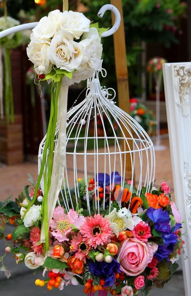 Belo buquê de flores pronto para o casamento — Fotografia de Stock