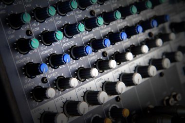 ses bir ses karıştırıcısı yakından