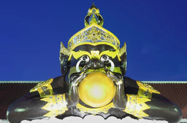 Standbeeld van reus in traditionele thailand — Stockfoto